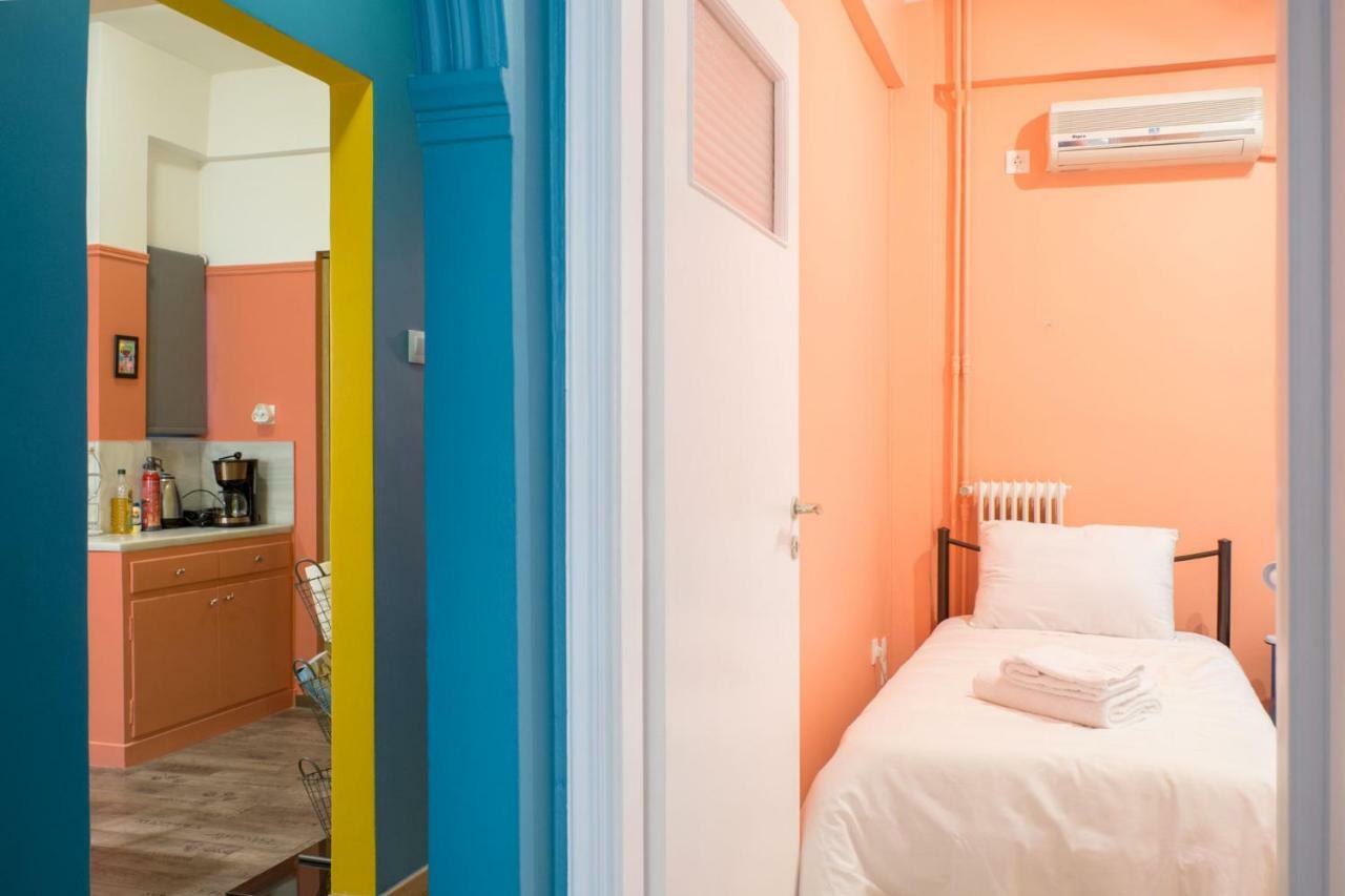 "Casa de colores", next to the metro Atenas Exterior foto
