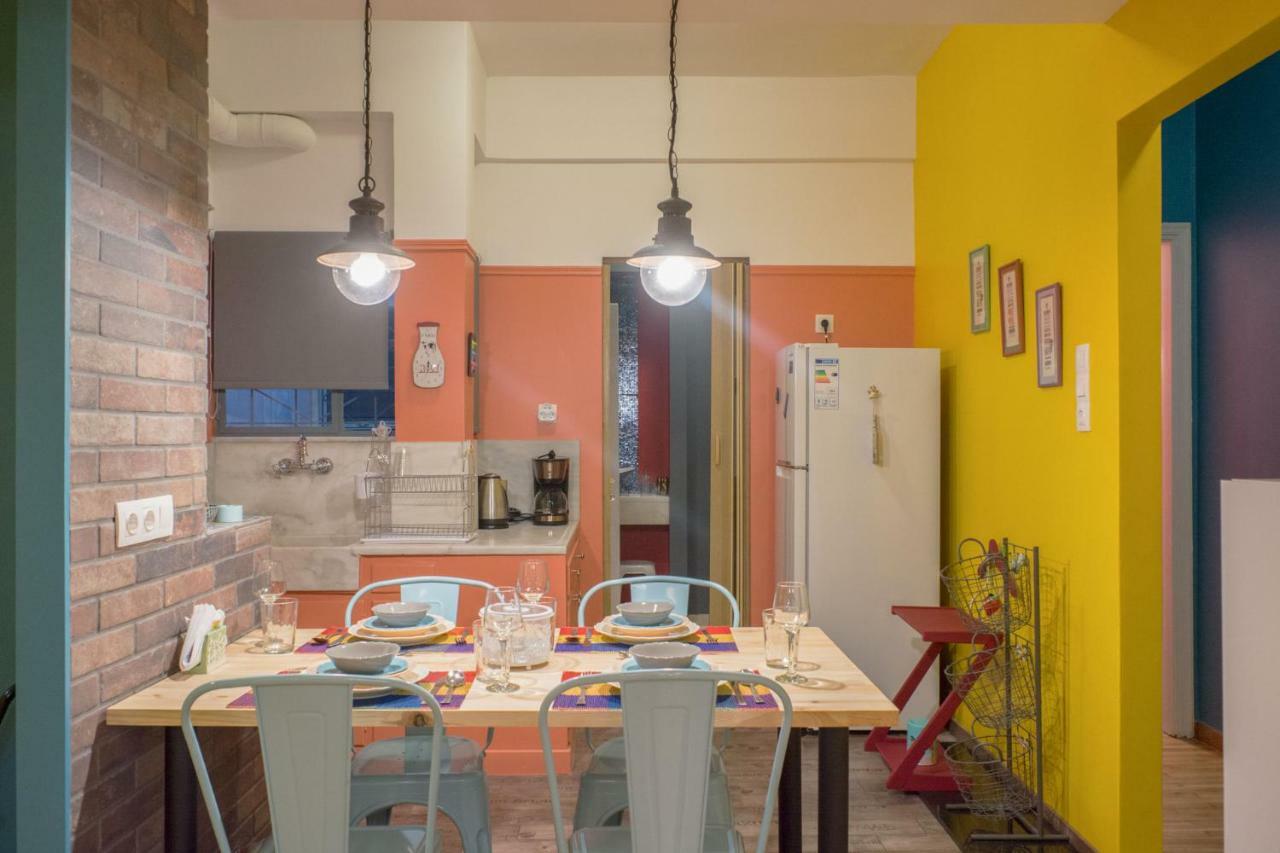 "Casa de colores", next to the metro Atenas Exterior foto