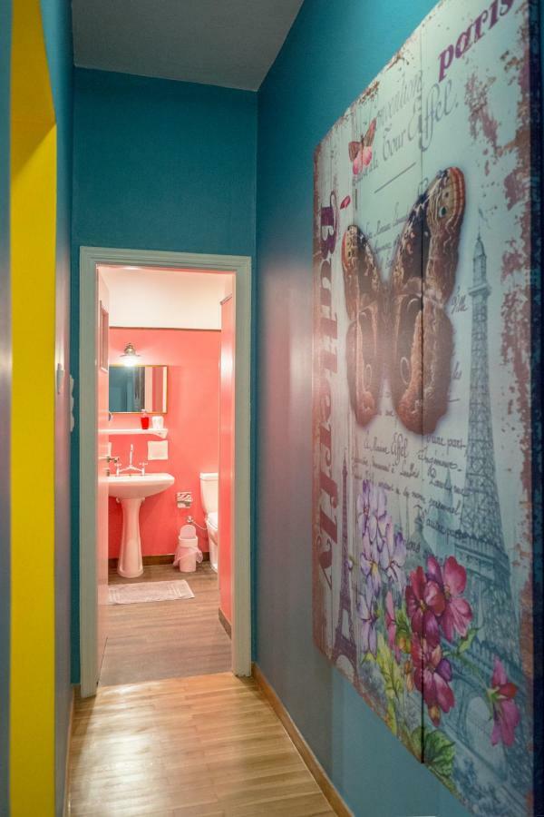 "Casa de colores", next to the metro Atenas Exterior foto